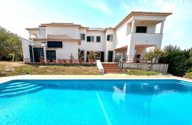 Family Villa with pool, mountain views and nature in Arrábida Natural Park
