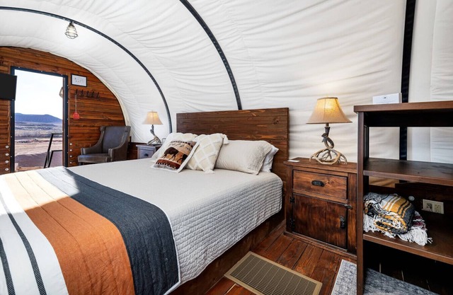 Family Wagon Grafton #32 w/ King Bed, 2 BB Fire Pit & BBQ Grill