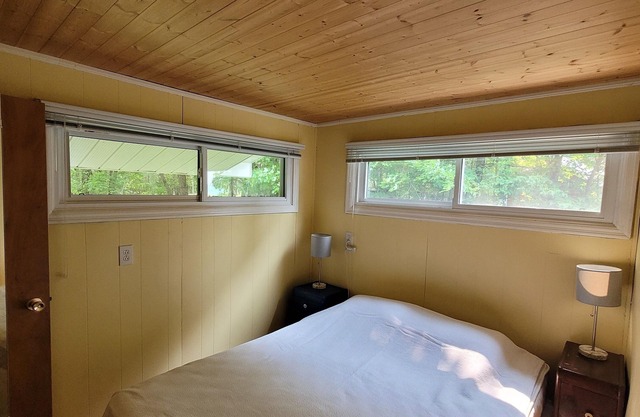 Family waterfront cottage with shallow, sandy entry - drive in, road access.