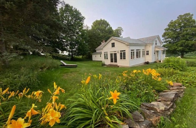 Famous Author's Luxury Retreat Spectacular Views 200 miles NYC, Boston, Montreal