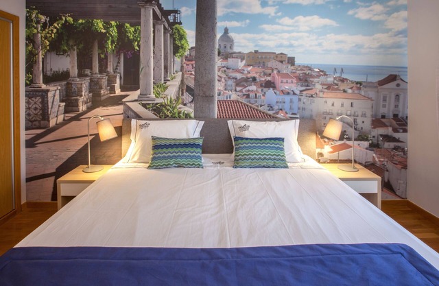 Famous Crows Lisbon Suites