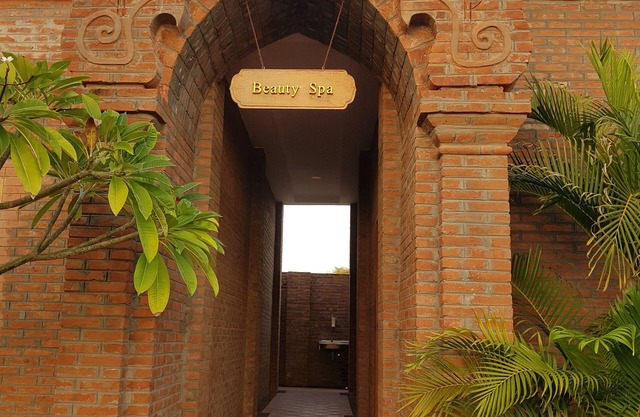 Famous Hotel Bagan
