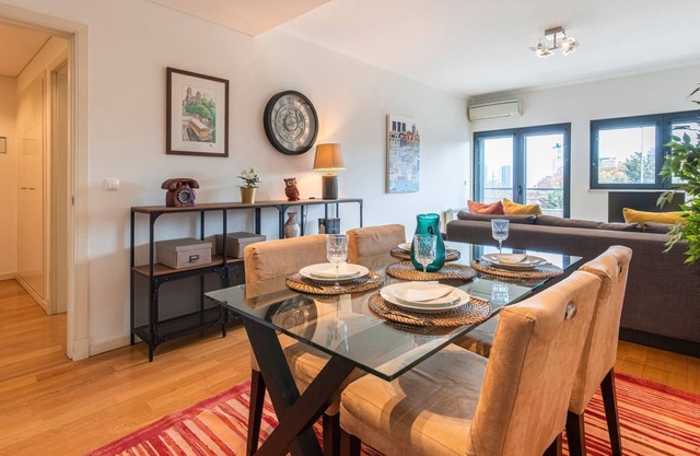 Fancy Apartment W/Metro at Doorstep by LovelyStay