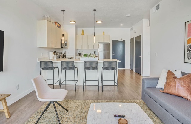 Fancy Downtown SLC + CoWorking 1BR/1BA Sleep 4