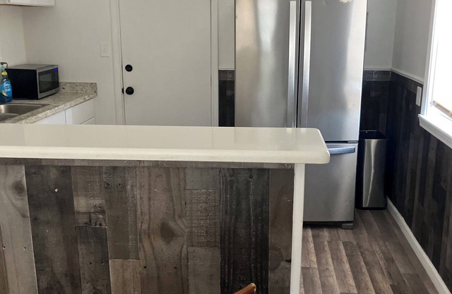 Fancy Hooch Close to Fort Sill Accepts Pets.