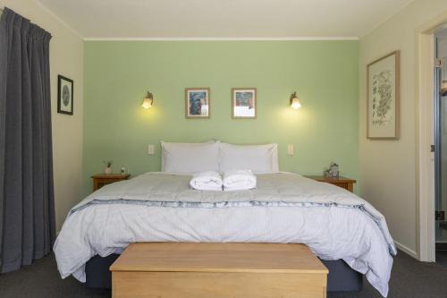 Fantail Retreat, Family 4BR Near Lake and Gardens