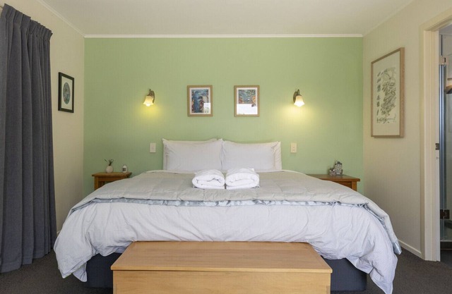 Fantail Retreat | Family-Friendly 4BR Stay Near Lake & Gardens