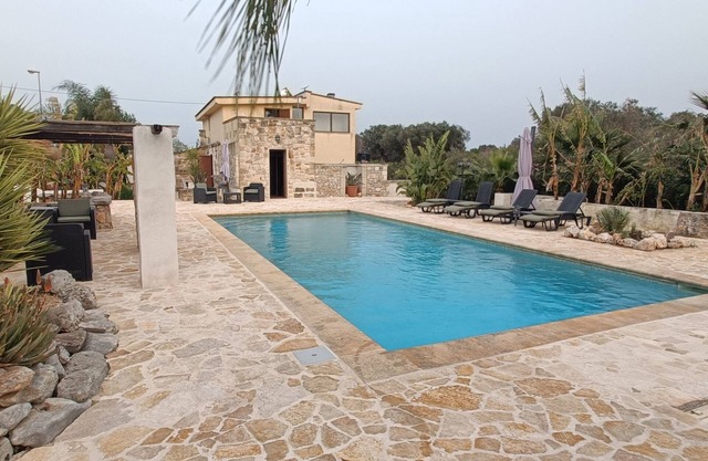 Fantastische 5-Sterne-Villa mit XL-Pool, max. 6 Personen im Zentrum von Apulien!