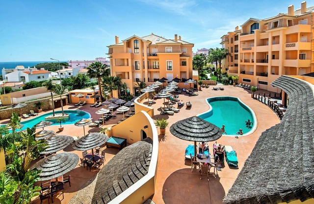 Fantastic 1 bed Apt with heated pool/sauna/hot-tub/gym