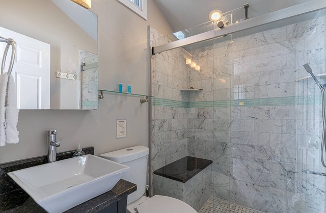 Fantastic 1-Bedroom Near Downtown Stamford, Pet-Friendly!