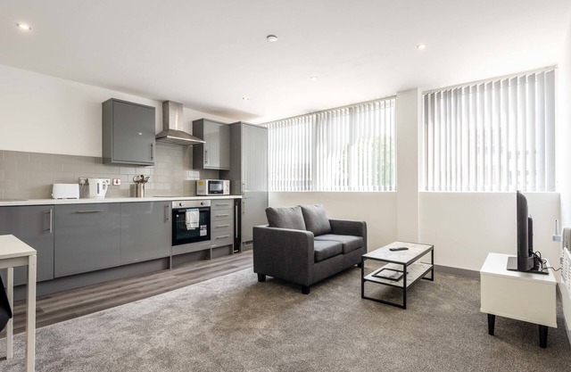 Fantastic 1 Bedroom Yeadon Apartment