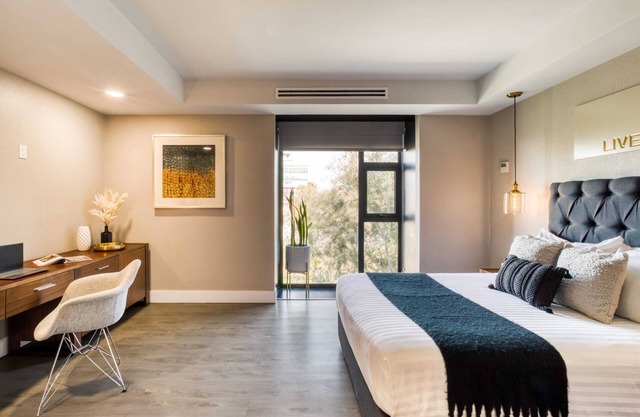 Fantastic 1BR Apt wA/C, Business Lounge, Gym & Cinema