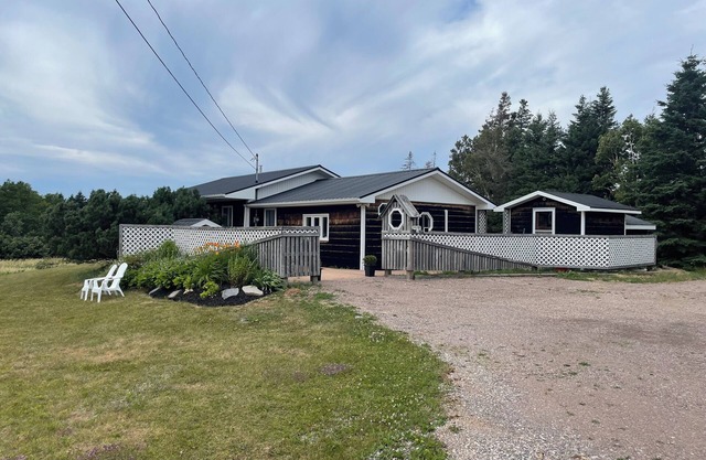 Fantastic 2-bedroom house with AC in charming North Shore PEI