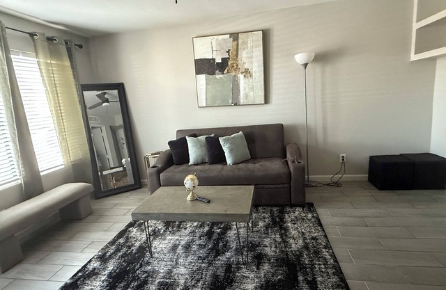 Fantastic 2-bedroom condo with AC in Phoenix