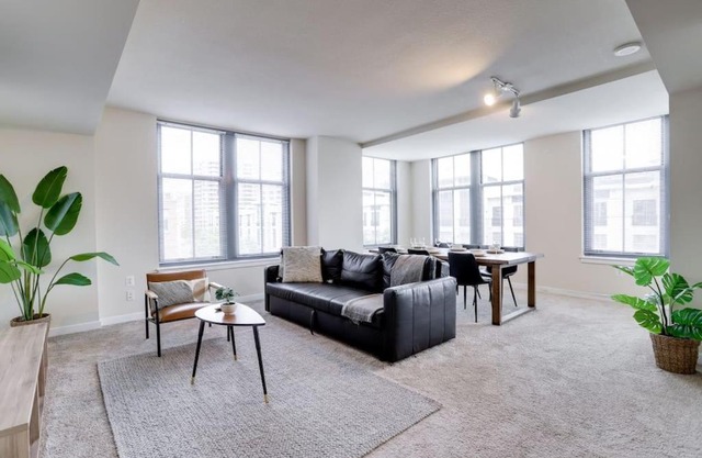 Fantastic 2 BR Condo At Pentagon City