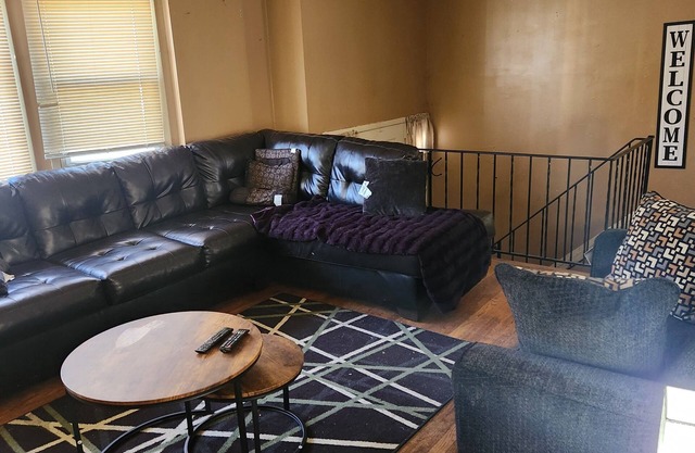 Fantastic 3-bedroom apartment w/ WiFi and free parking in Rockville Centre