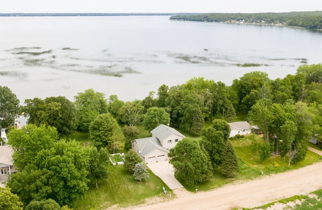 Fantastic 3 bed, 2 bath Lake Miltona Home near famed sandbar. Sleeps 10. Lic2114