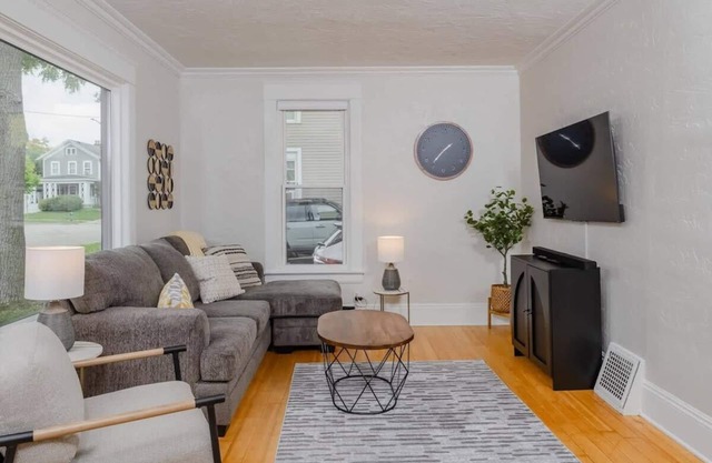 Fantastic 5 bedroom on Franklin!