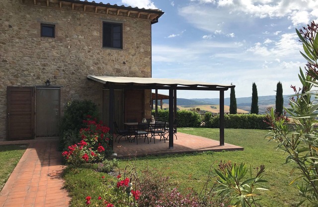 Feriendomicil Da Vinci mit Garten, Terrasse, Panoramapool und Blick auf Volterra