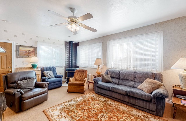 Fantastic downtown home near hiking & lake activities with W/D - dog-friendly
