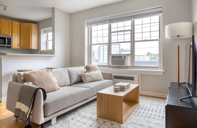 Fantastic Evanston 1BR w/ Courtyard, nr Northwestern Beach, by Blueground