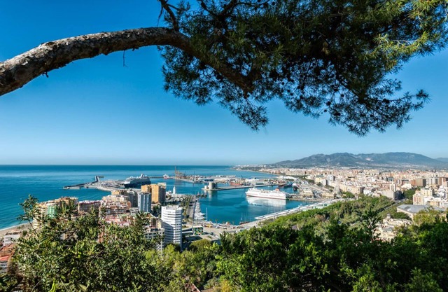Fantastic flat by the station, close to Malaga hotspots
