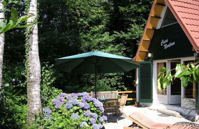Traumhaftes Ferienhaus oberhalb Lago Maggiore, fantastischer Garten, Pool, Grill