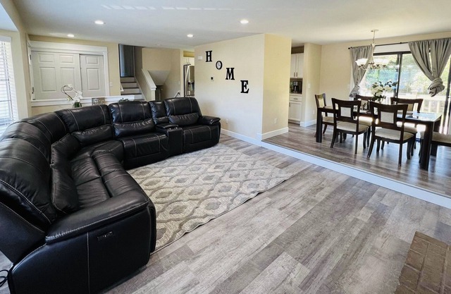 Fantastic home minutes from the EUG Airport!