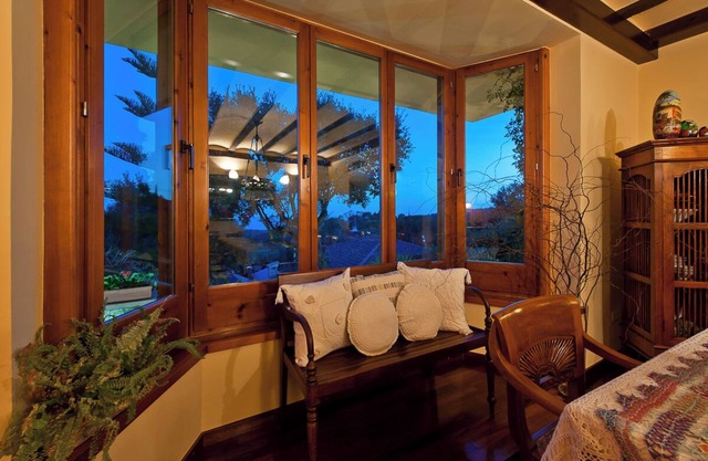 Fantastic house with sea views