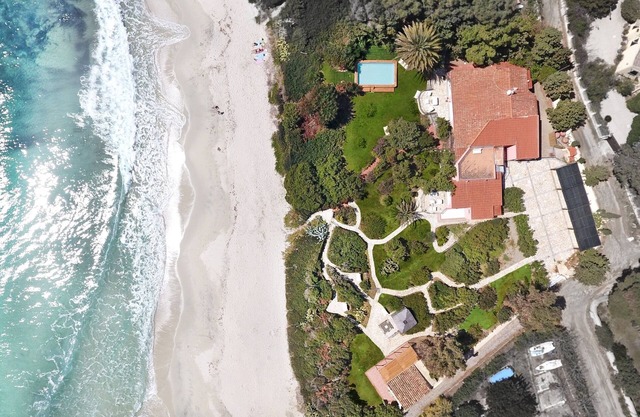 Fantastische unabhängige Villa am Strand mit Pool