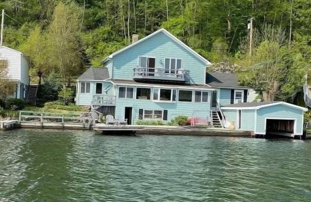 Fantastic lake house on the south shore of Cuba Lake.