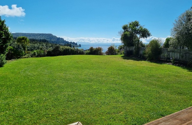 Fantastic lake views and only minutes to the water