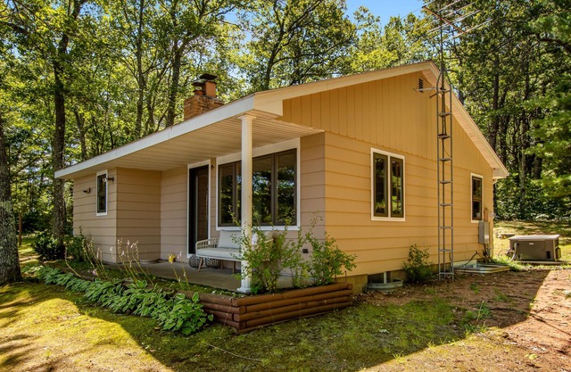 Fantastic lakefront escape with dock, boat slip, fast WiFi, firepit, & gas grill