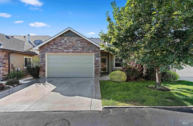 Fantastic Location. Hot-Tub. Quiet Neighborhood.
