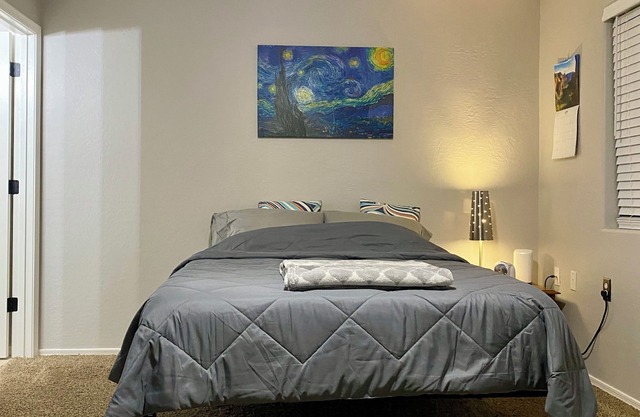 Fantastic location minutes to golf, hiking, dining, shopping and Kierland