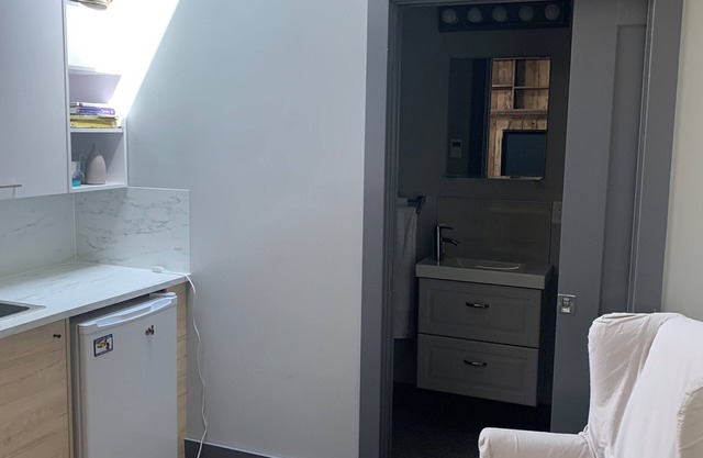 Fantastic location, self-contained cozy studio suite with everything you need.