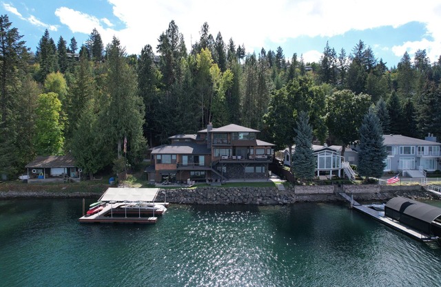 Magnificent 4783 Qm Haus am Wasser mit Twin Dachte Boat Docks