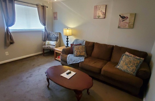 Fantastic Location! Affordable Clean 2br/1ba