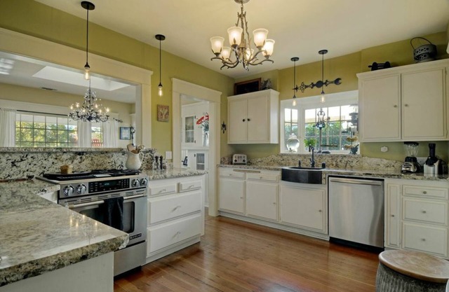 Fantastic Mission Hills Artist's Home!