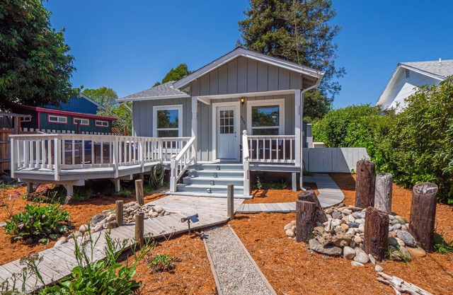 Fantastic, modern 2bdr Cottage, 5min to beach