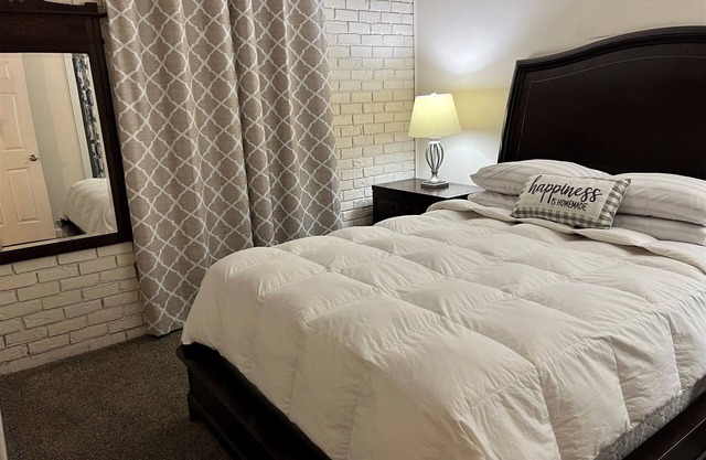 Fantastic New Remodel, Quiet Downtown Retreat