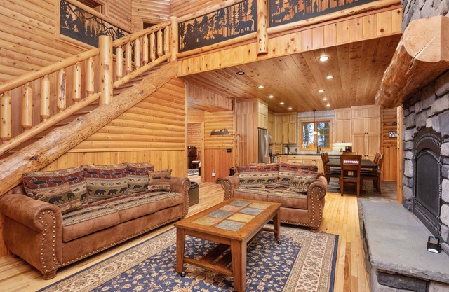 Fantastic Rustic Mountain Lodge, Game Room w/ Pool Table, *Pet Friendly* Close 2 Gov Camp & Hood Riv