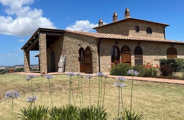 Fantastische Doppelhaushälfte mit Panoramaterrasse und Pool in der Nähe von Volterra