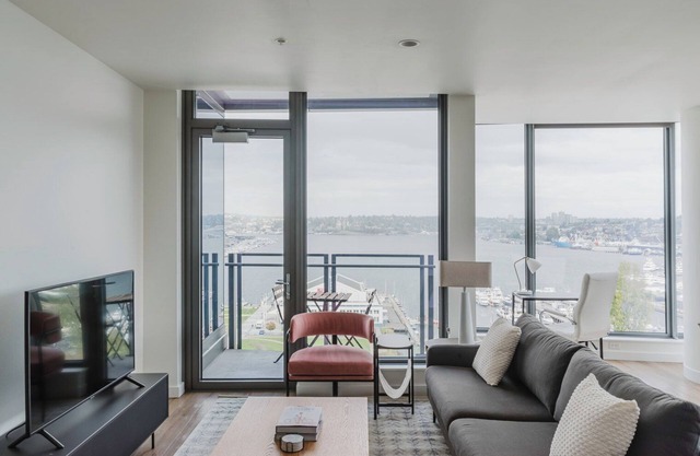 Fantastic SLU 2BR w/ Gym, Media Room, W/D & Rofotop, by Blueground