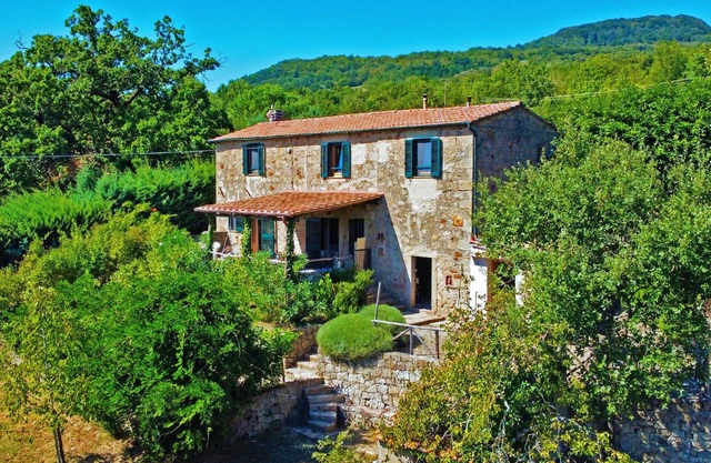 traumhaftes Steinhaus mit mehreren Terrassen und Blick in die Maremma