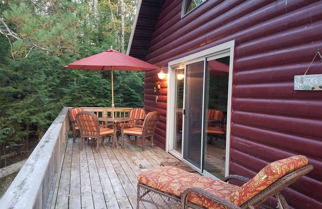 Fantastischer Sonnenuntergangsblick, Privatsphäre, Seeufer, privates Dock, kostenloses WLAN, Kabel-Mercer
