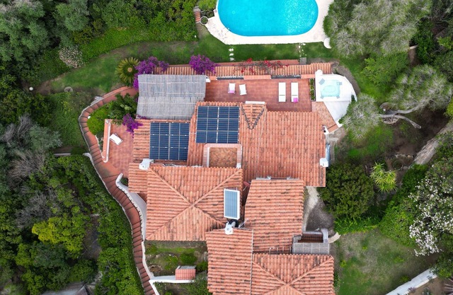 Fantastische Villa mit Infinity-Pool mit Meerblick, 4 Schlafzimmern und 4 Bädern