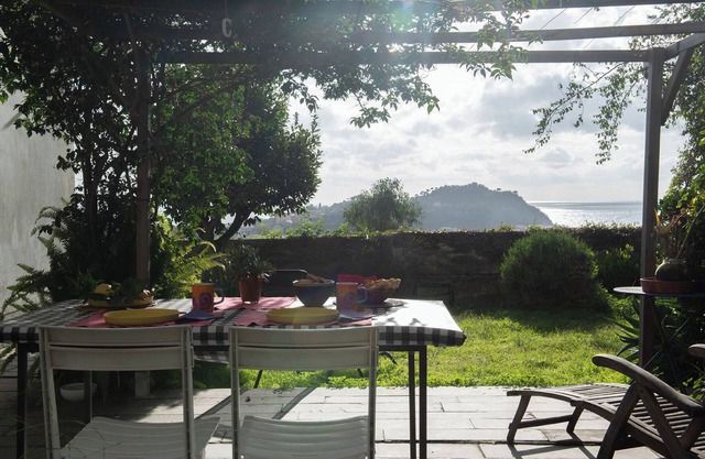 kleines romantisches Juwel, traumhafter Blick auf's Meer, 15 Min. zum Strand