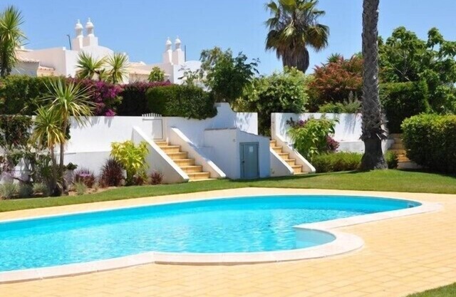 Fantastische Villa in Meia Praia mit Terrassen, Pool und Garten 500 m vom Meer