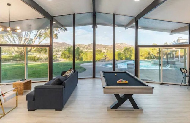 Fantastic villa with guest house, giant pool, golf